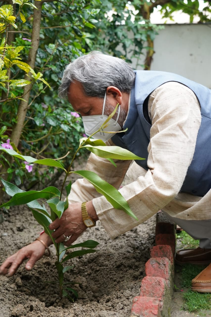 world environment day 2021 : cm tirath singh rawat does tree plantation today