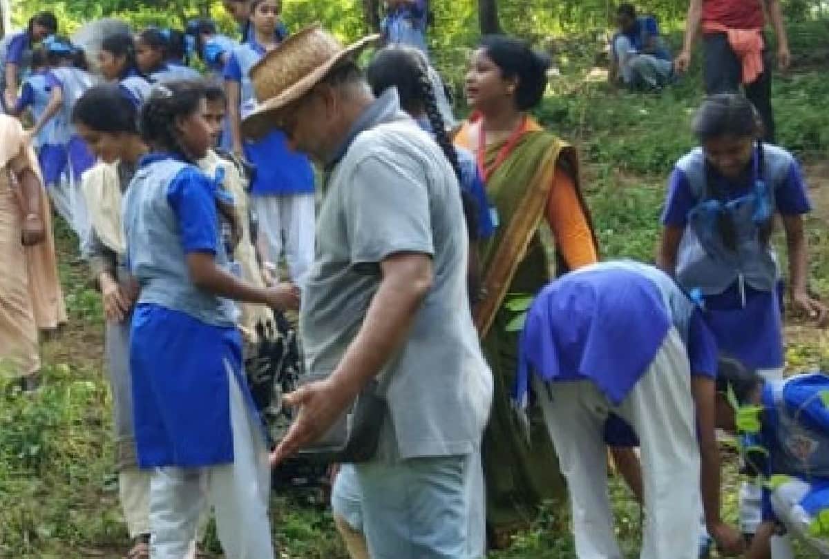 world environment day 2021: people making awareness about environment in Agra