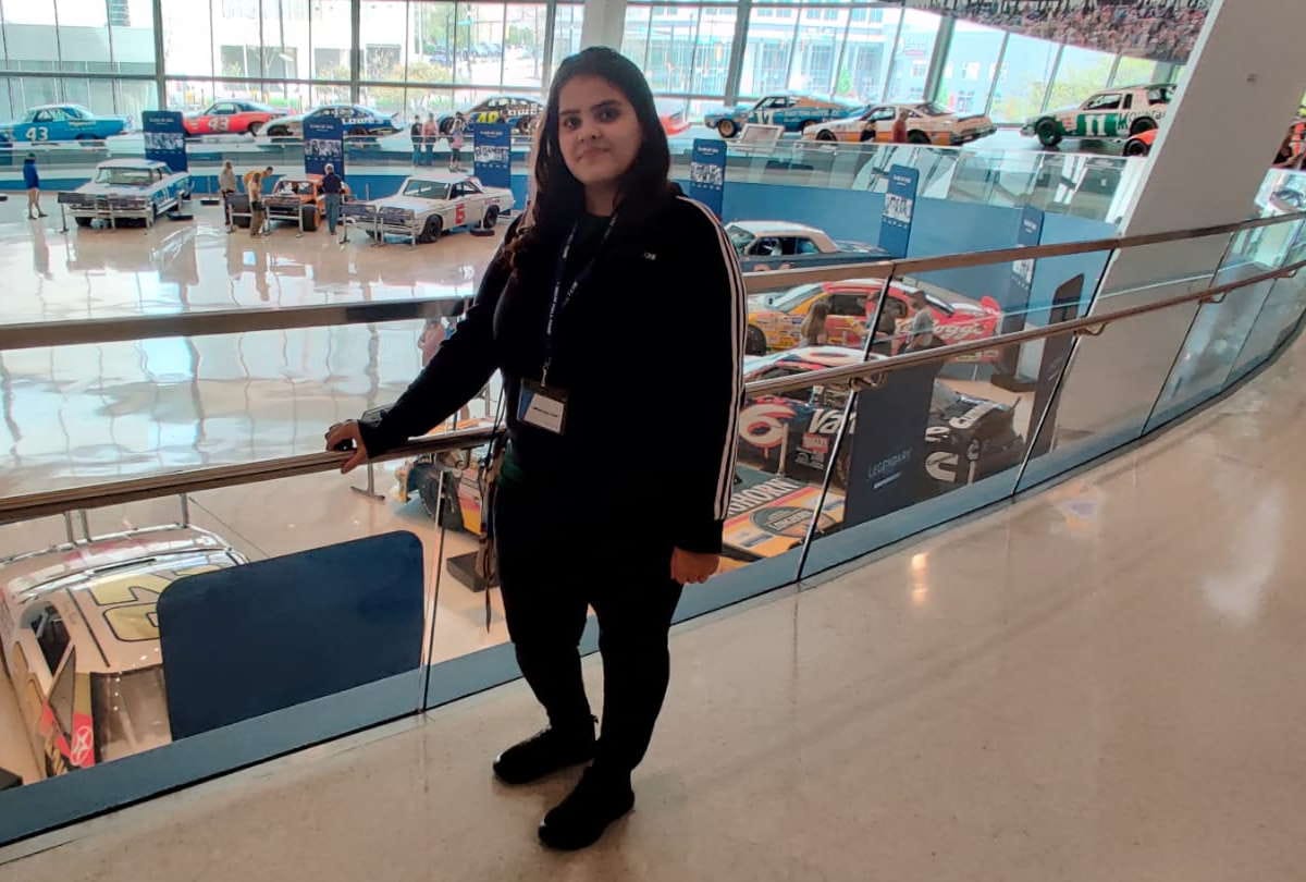 Pooja Singh of deoria get job in Amazon company at America package of 70 lakhs