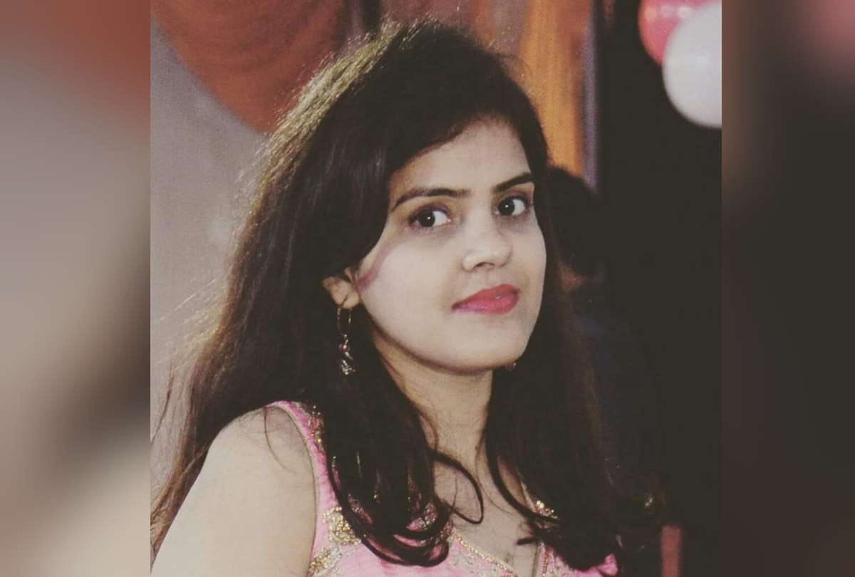 Pooja Singh of deoria get job in Amazon company at America package of 70 lakhs