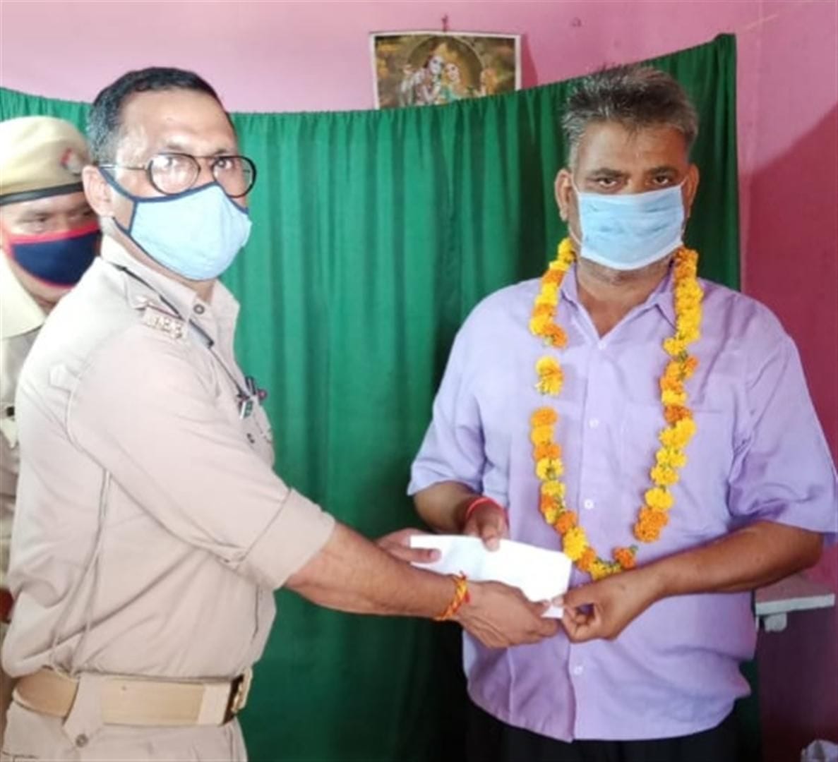 Hathras: Reward for giving information about alcohol in canal