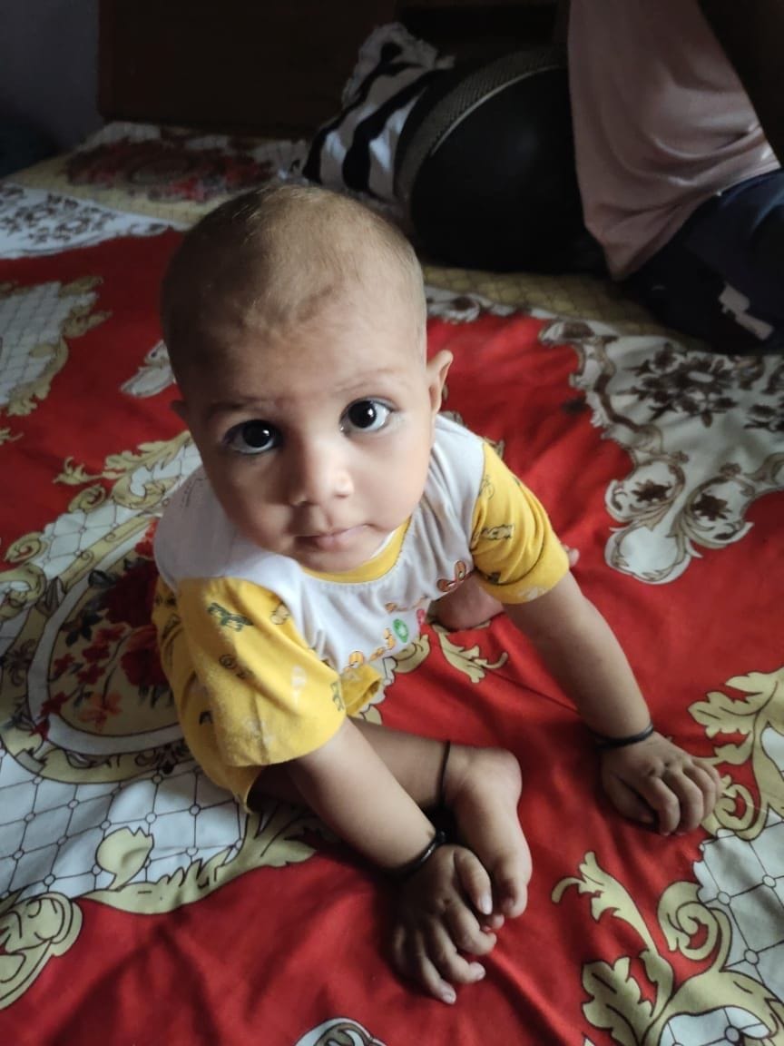 After putting 11-month-old daughter in the tub to take a bath, the father started talking on the phone, the girl's four-year-old brother ran the tap, died due to drowning