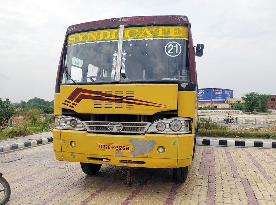 eksapresave par bas haijaik kee soochana se lakhanoo tak hadakamp