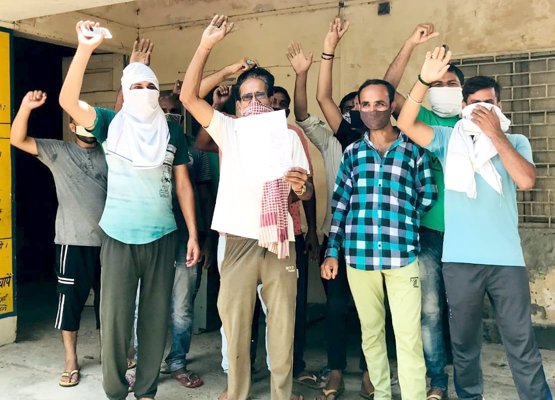 protest of villagers for electic