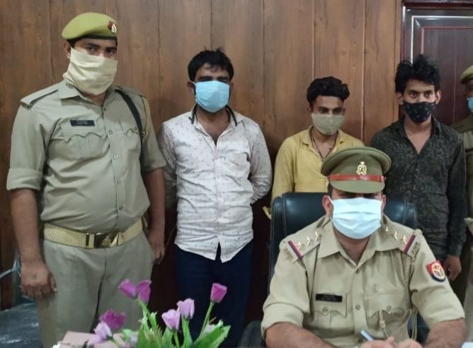 Kotwali police caught three miscreants in the encounter
