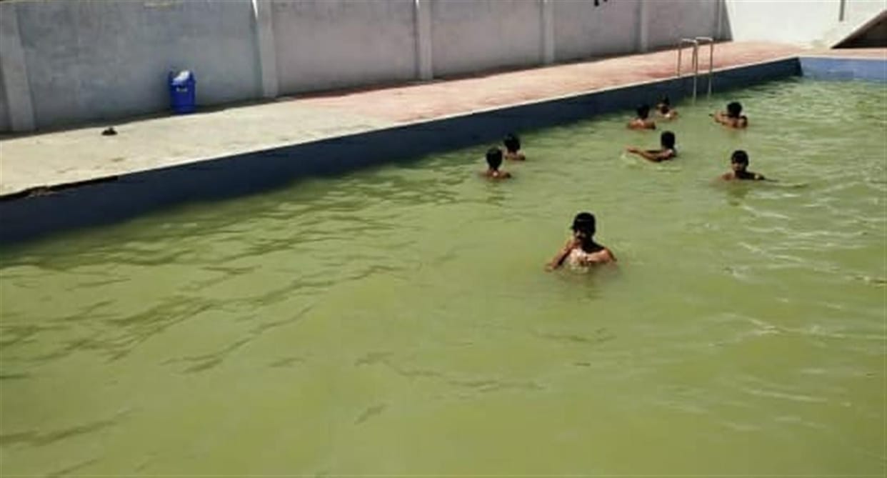 Hathras: Even after the ban, the swimming pool season was found