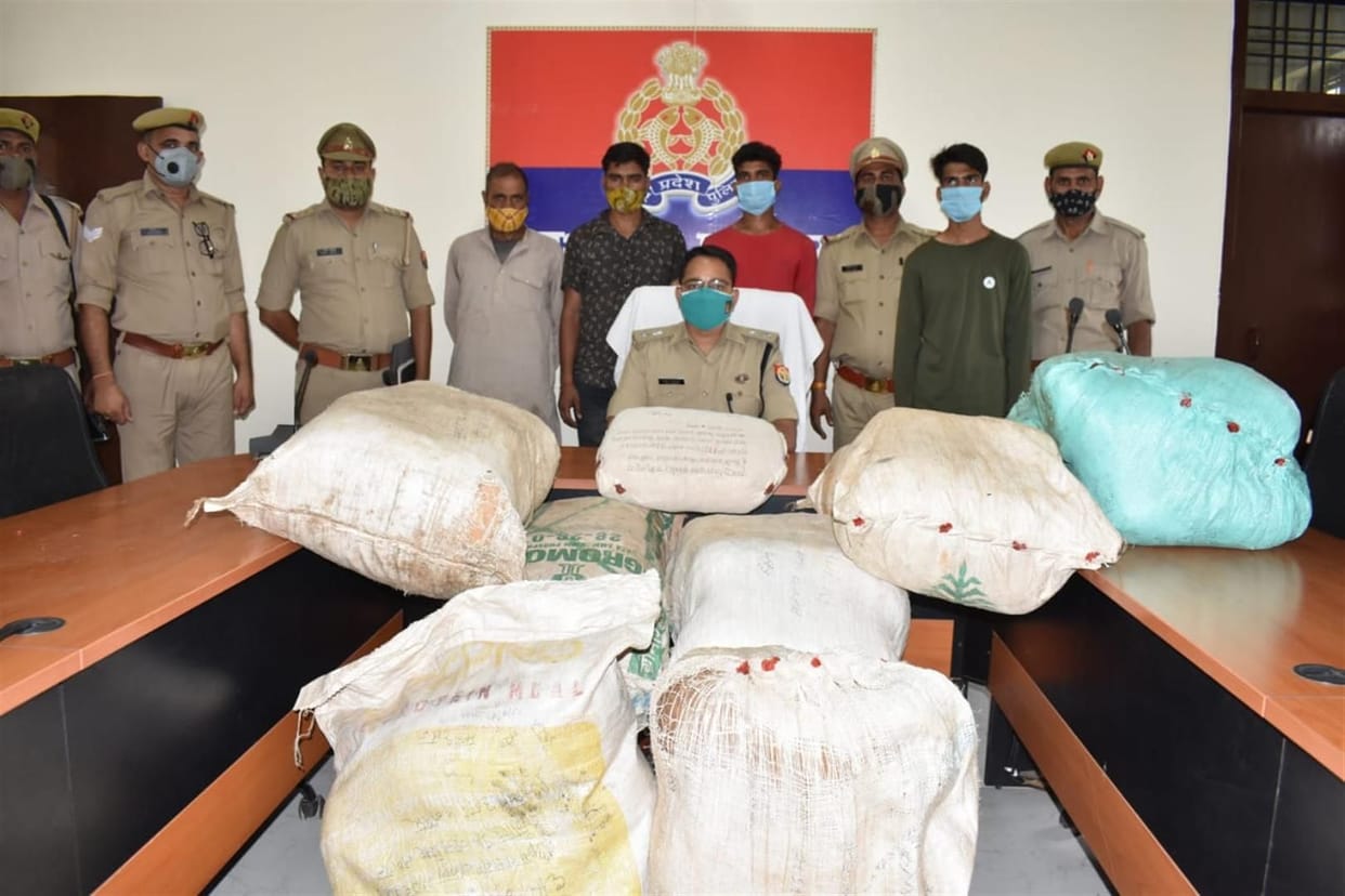 Hathras: Four ganja smugglers caught, ganja worth 24 lakhs recovered