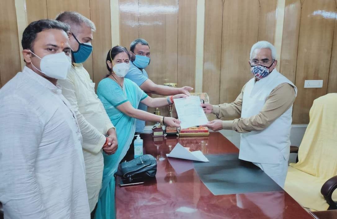 After the notice of cancellation of the toll plaza, there were two tears in the committee