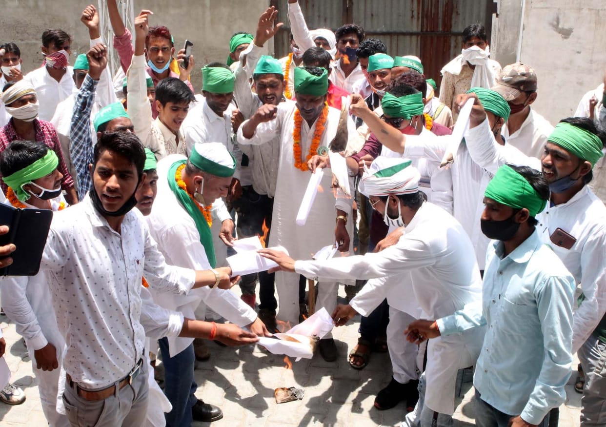Farmers burnt copies of farm laws