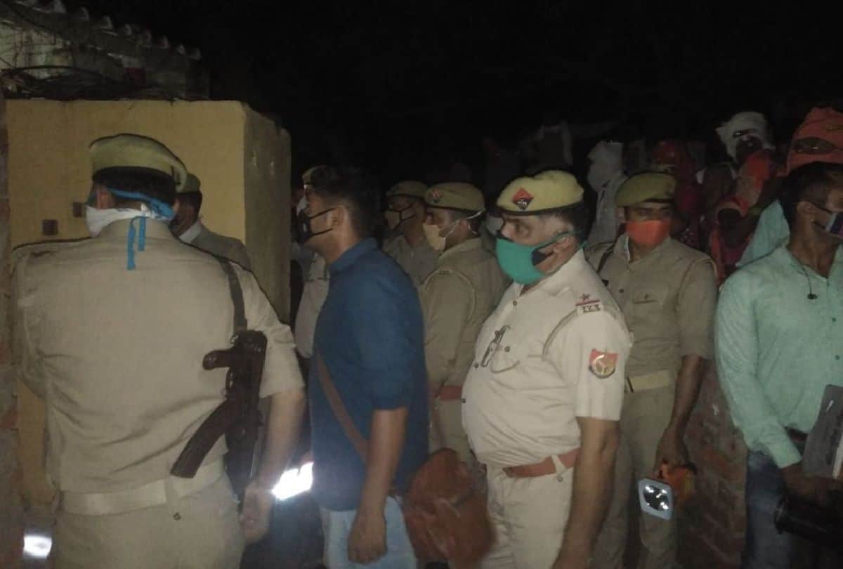 three dead bodies found in the house in firozabad