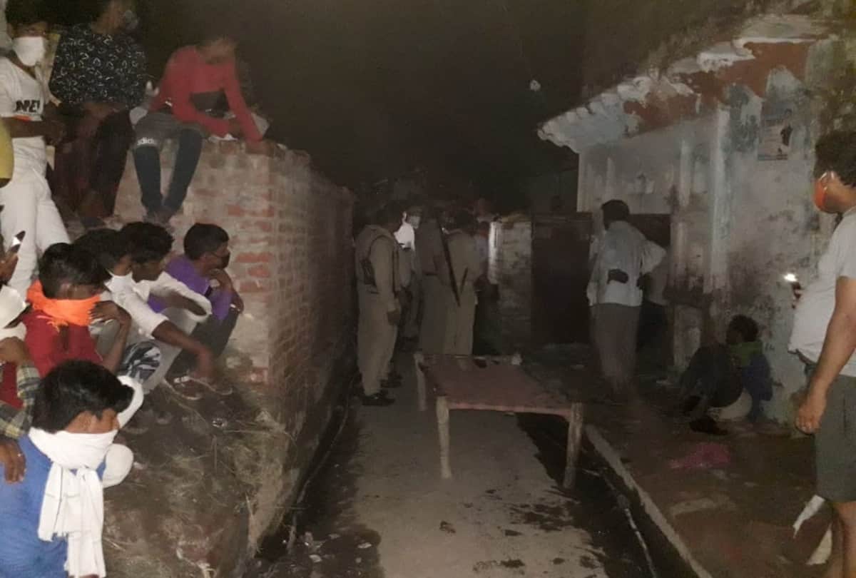 three dead bodies found in the house in firozabad