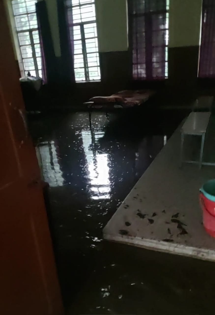 Rain water entered Jawahar Navodaya Vidyalaya covid Care Center, In some areas of the district, the storm disturbed the people