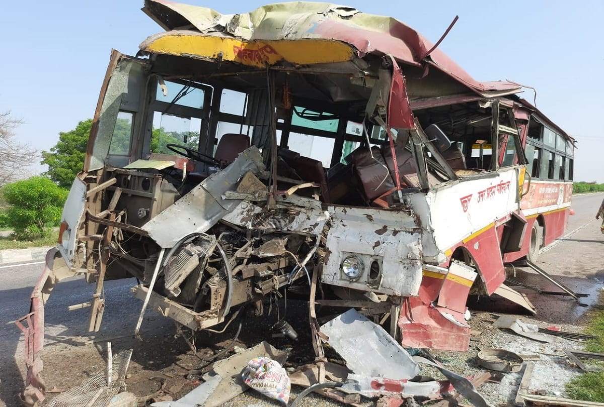 Afierce collision of roadways and truck on the highway in Aligarh