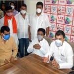 पत्रकारों से वार्ता करते प्रभारी मंत्री कपिलदेव अग्रवाल।