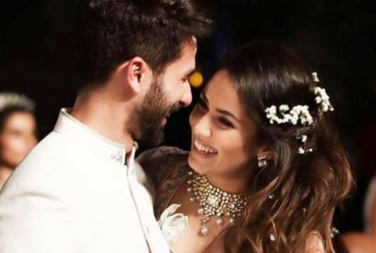 Shahid Kapoor surprise wife meera with a beautiful bouquet of flowers fans also showering love