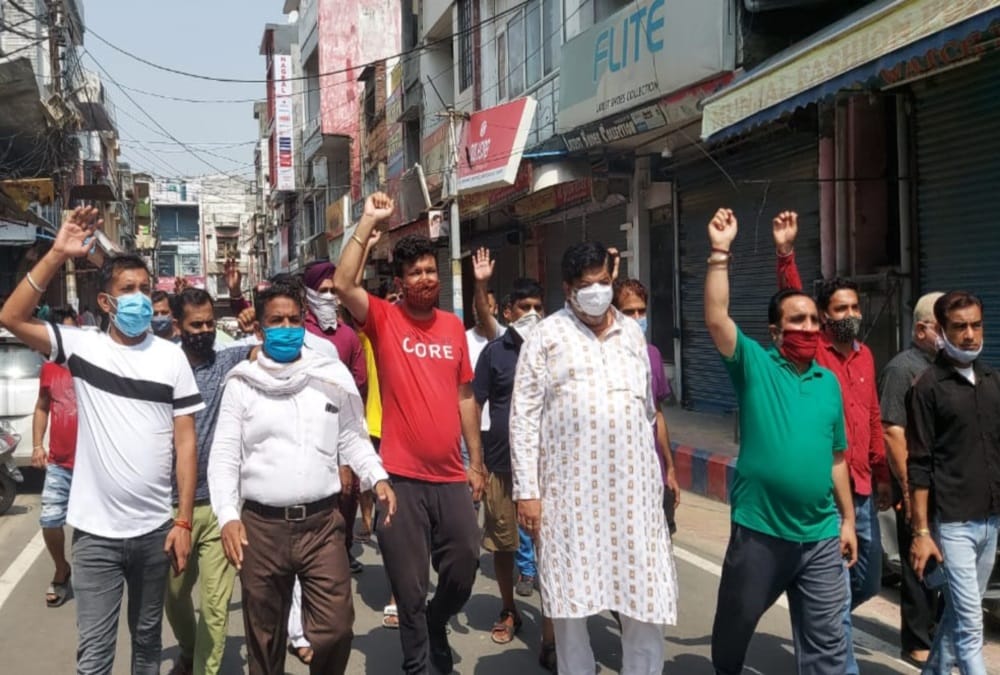 Coronavirus Covid Curfew in Uttarakhand: Businessman Protest for Not opening shop Photos
