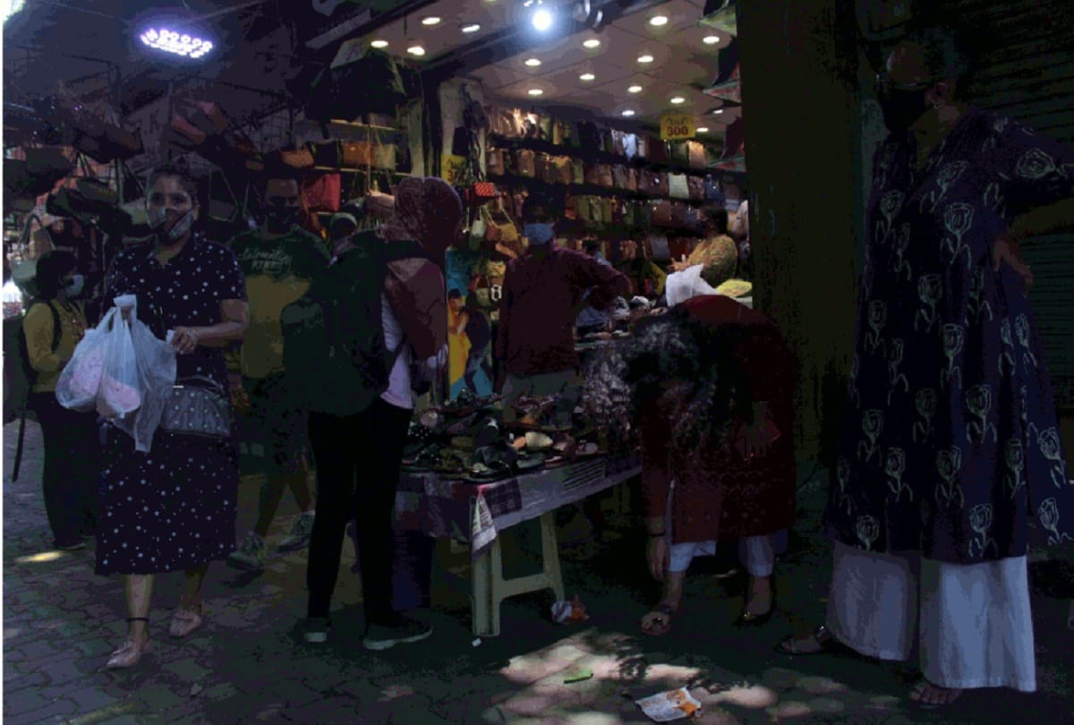 crowd in markets no social distancing in metro road jam see the pictures of the first day of Unlock-2