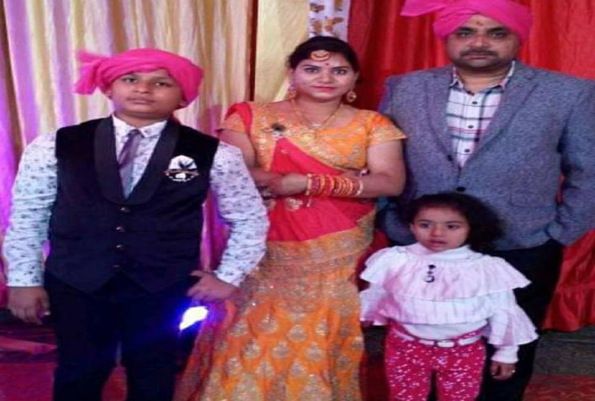 dead body hang of four family members in a family wife husband son daughter death 