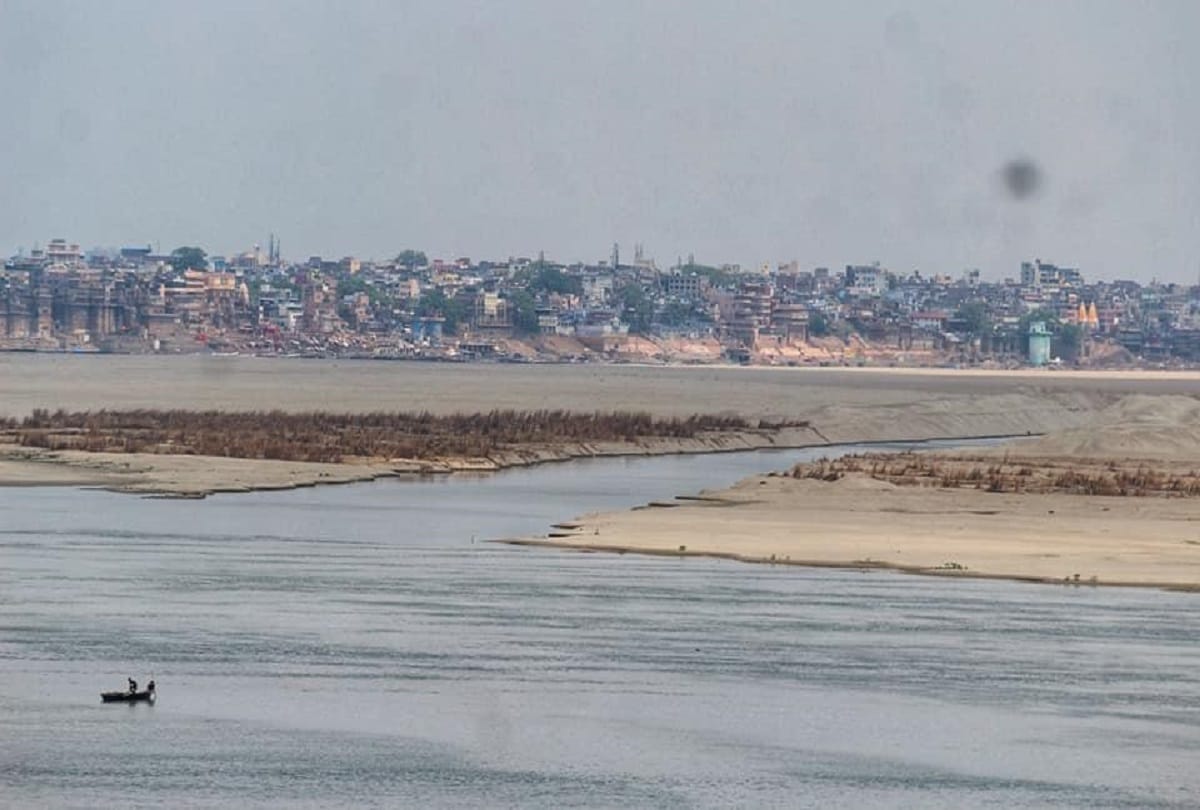 Riverologist of BHU sent letter to PM modi and CM yogi said crescent shape of Ganga is no longer in Kashi