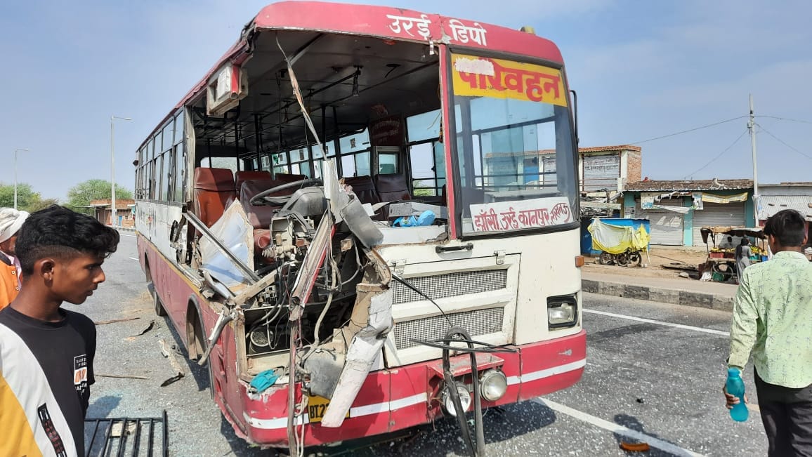 roadwyes bus accident, driver injurd