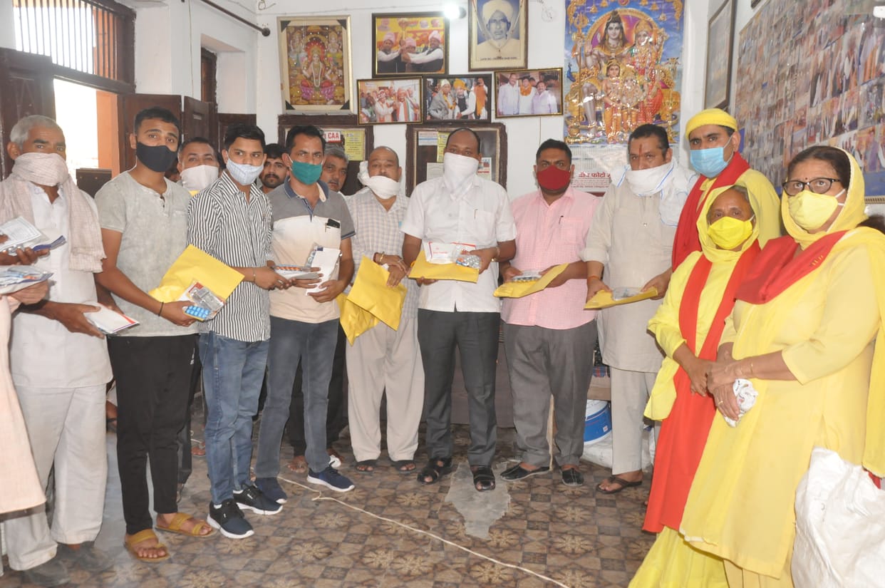 Good news: 11 pulse oximeters were distributed in Panchkula-Barwala, people appreciated the efforts of Amar Ujala Foundation