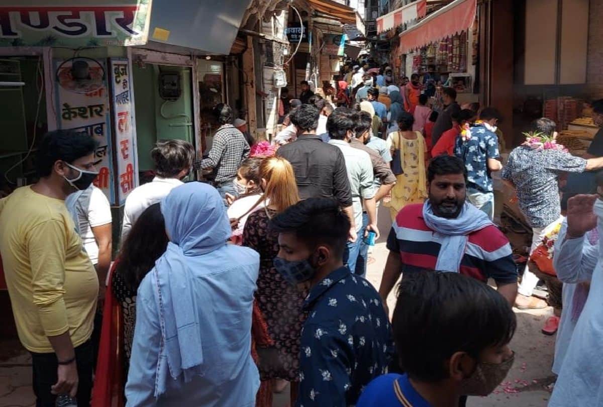 Unlock 2.0: Devotees Break Covid Protocol In Vrindavan Banke Bihari Mandir