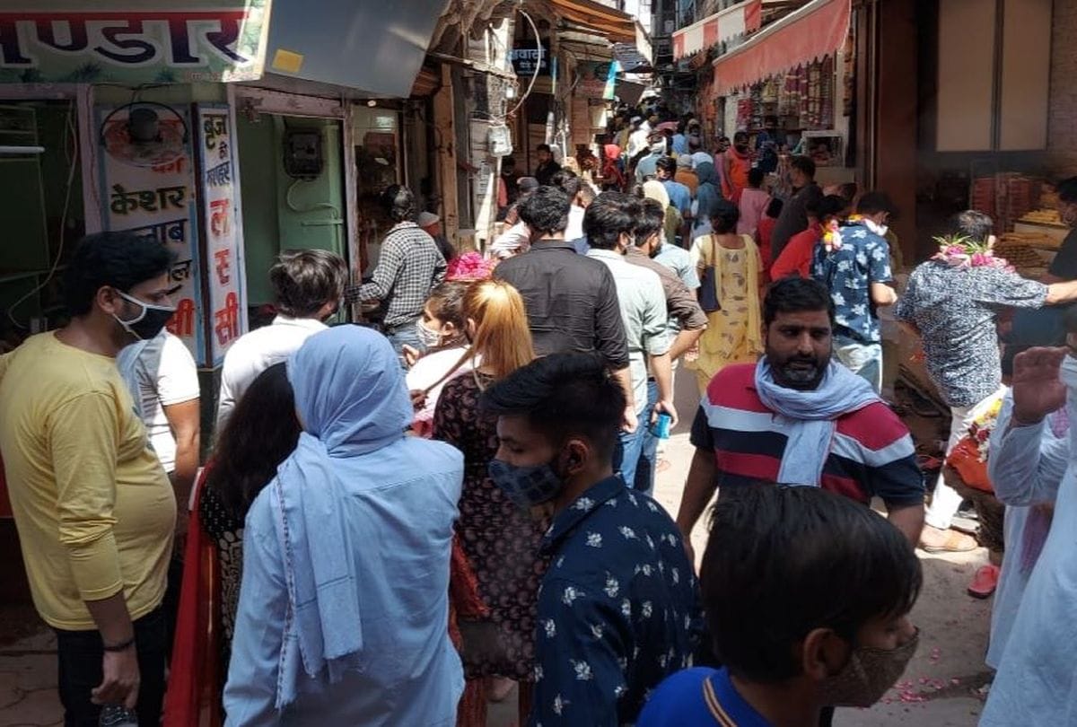 Unlock 2.0: Devotees Break Covid Protocol In Vrindavan Banke Bihari Mandir