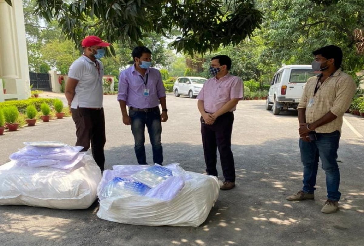 Students organization Hope Welfare Trust handed over PPE kit and face shield to Varanasi DM
