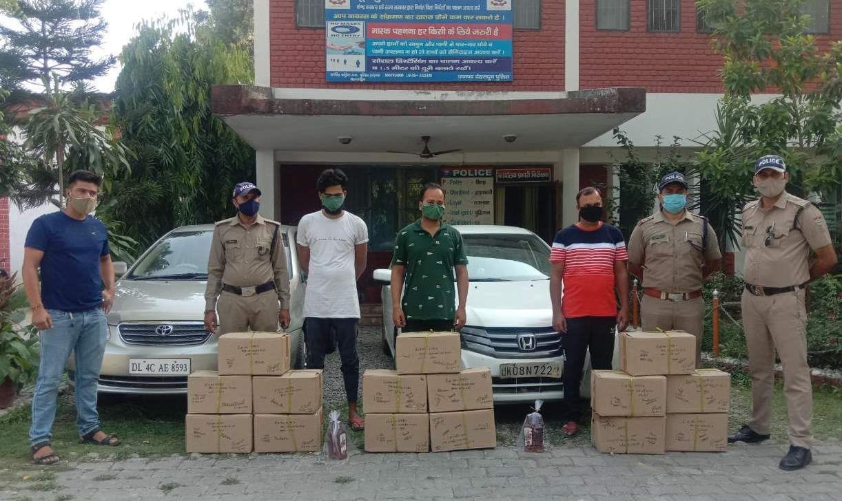 Three arrested with 15 boxes of English liquor