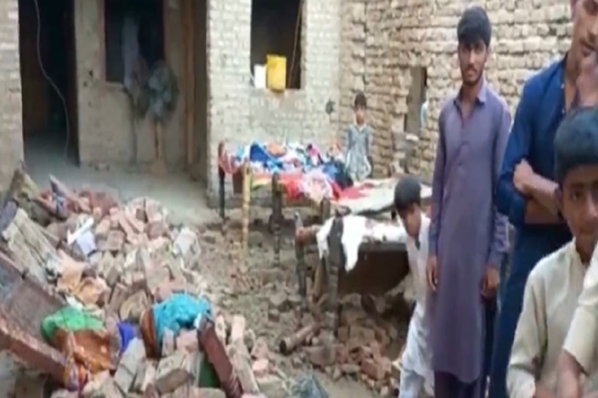 Six killed and several inquired in Sindh province as violent winds, rain