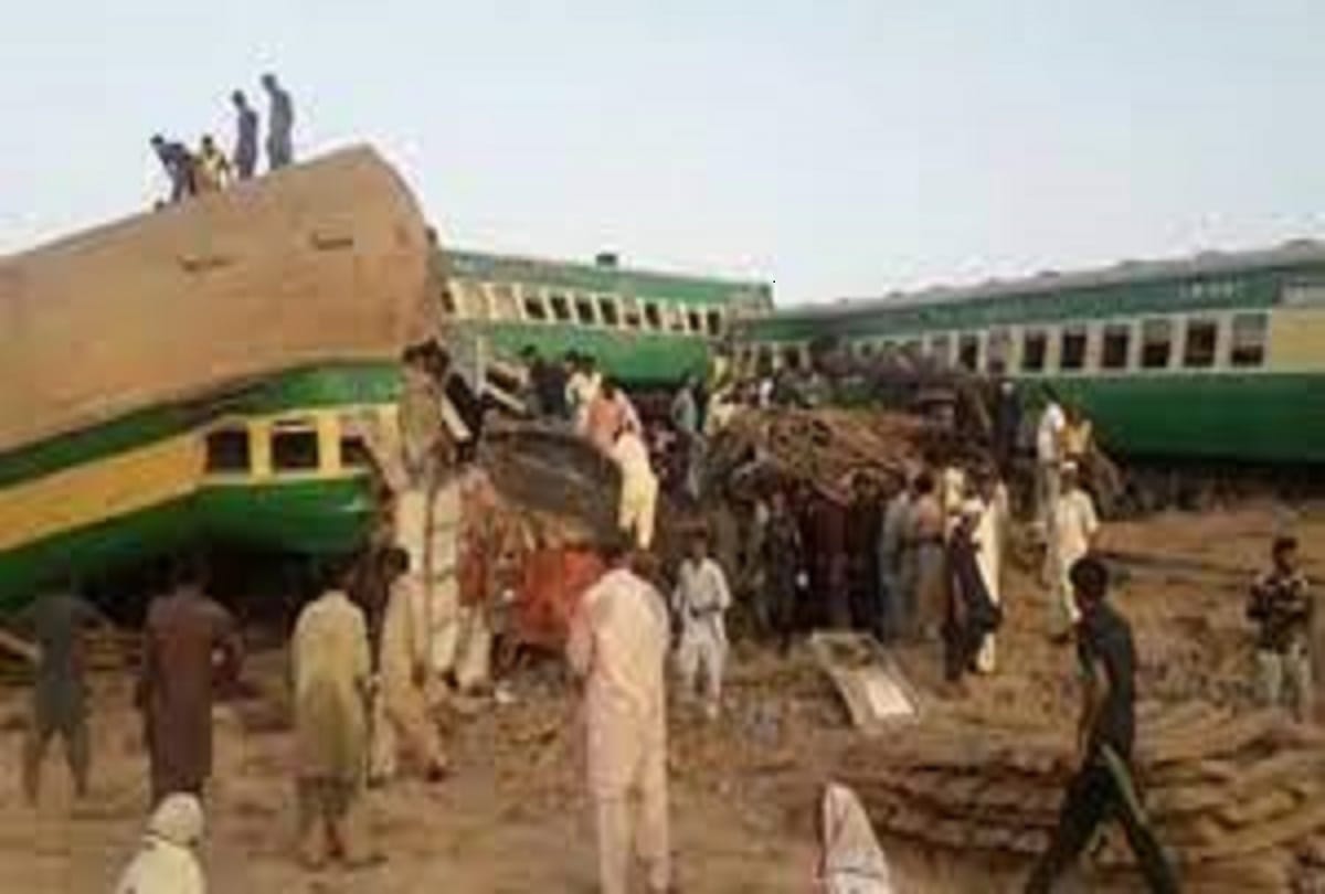 Missing fishplates, damaged track caused train derailment in Pakistan: Report