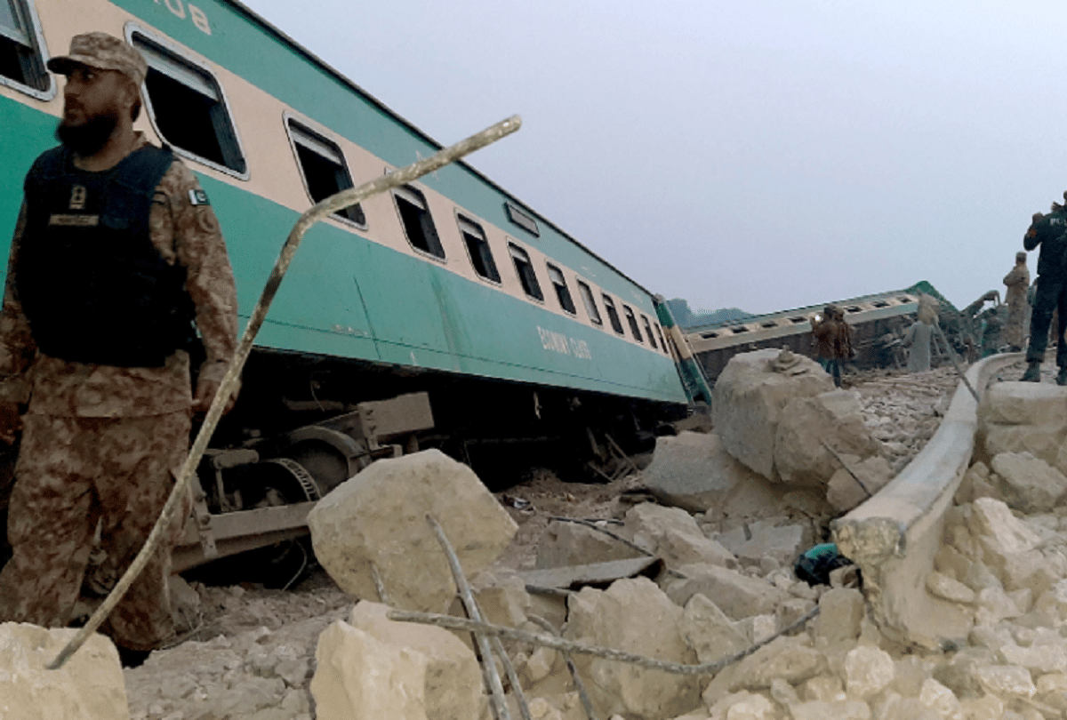 9 coaches of Nankana Sahib-bound special train carrying Sikh pilgrims derails in Pakistan