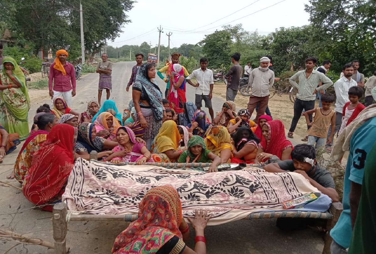 In Pratapgarh, villagers put dead bodies on road and jam in Sangipur