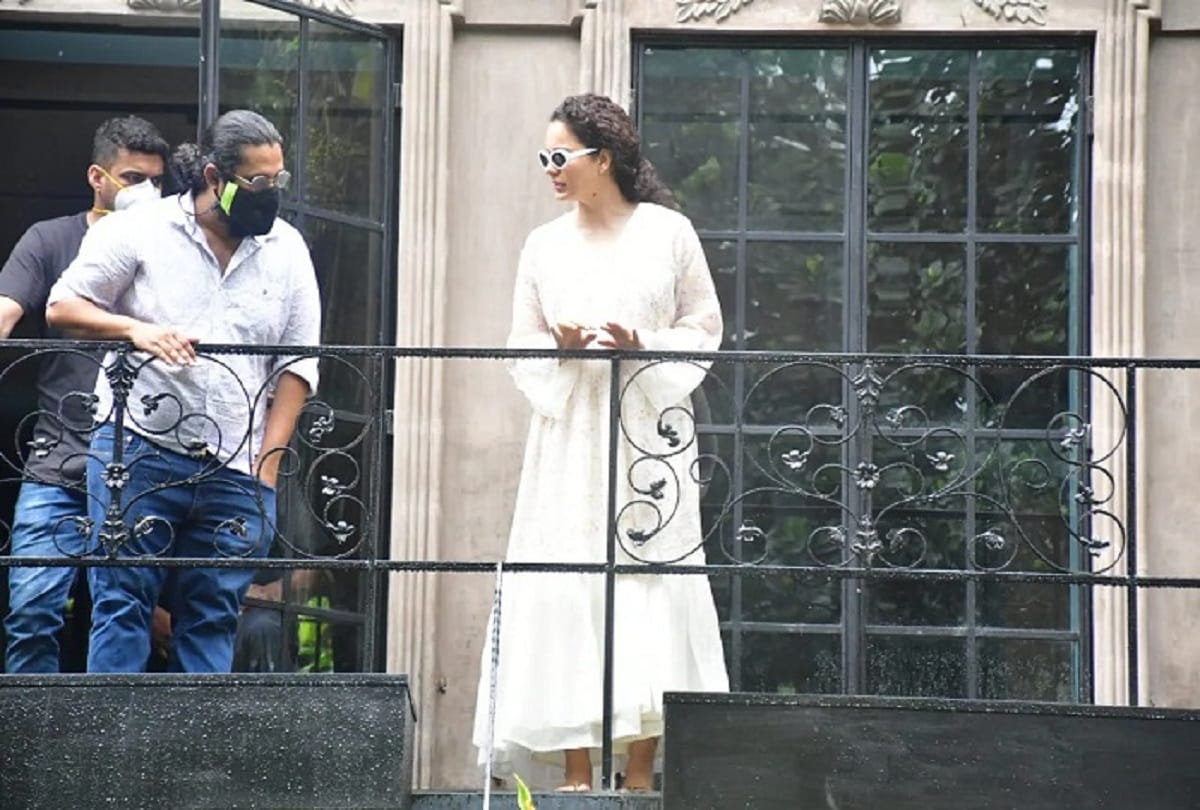Kangana Ranaut is a vision in white as she gets snapped at her office