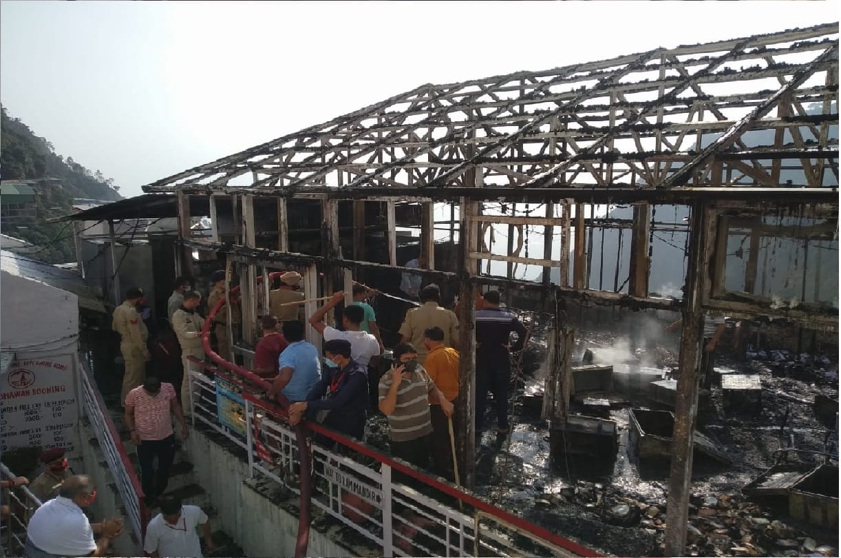 Fire broke out near Mata Vaishno Devi darbar, flames were visible till Bhairon Valley
