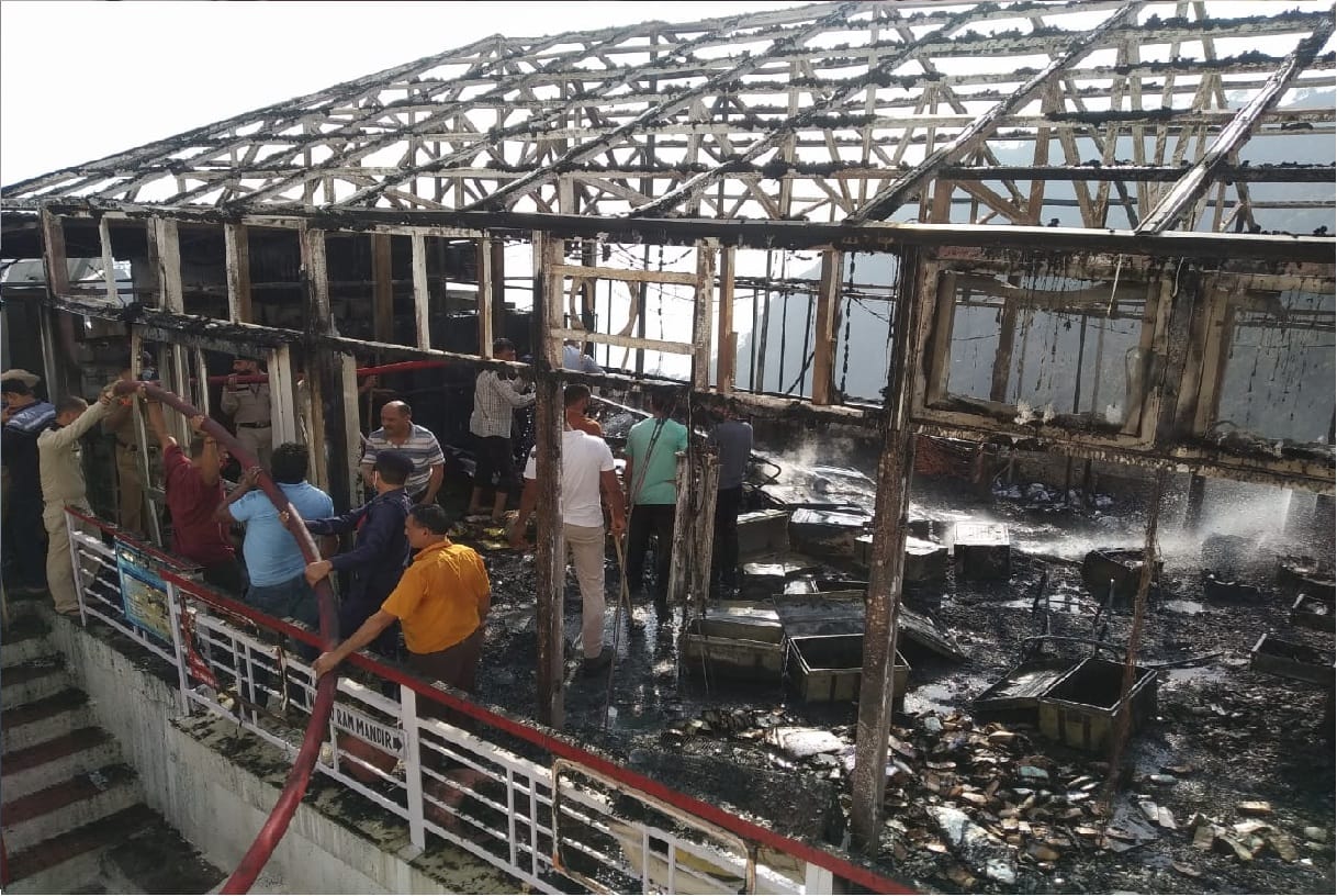 Fire broke out near Mata Vaishno Devi darbar, flames were visible till Bhairon Valley