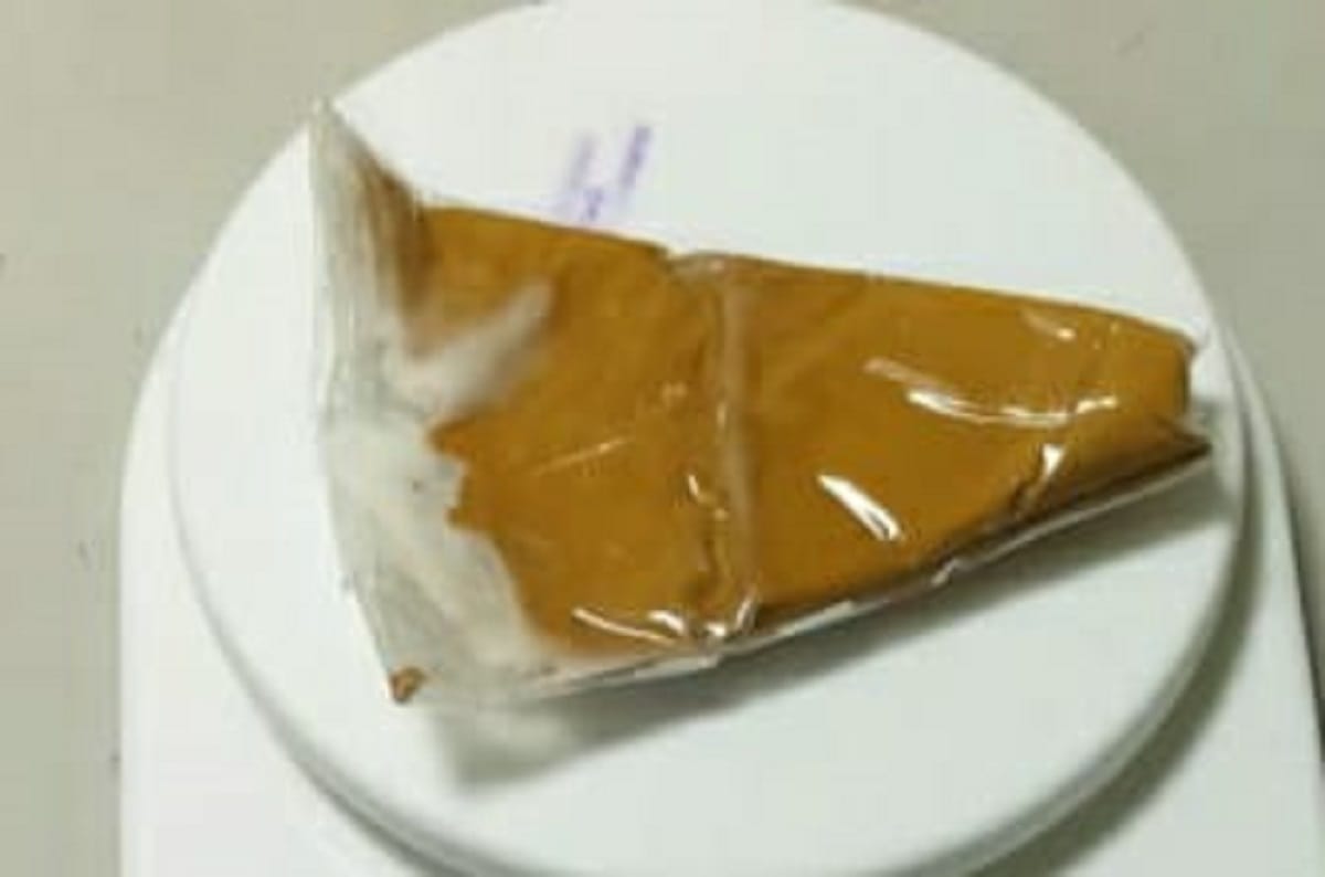 Custom department caught gold from passenger hidden underwear came from sharjah in varanasi airport