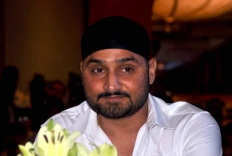 Cricketer Harbhajan Singh apologises for post regarding jarnail Singh bhindranwale