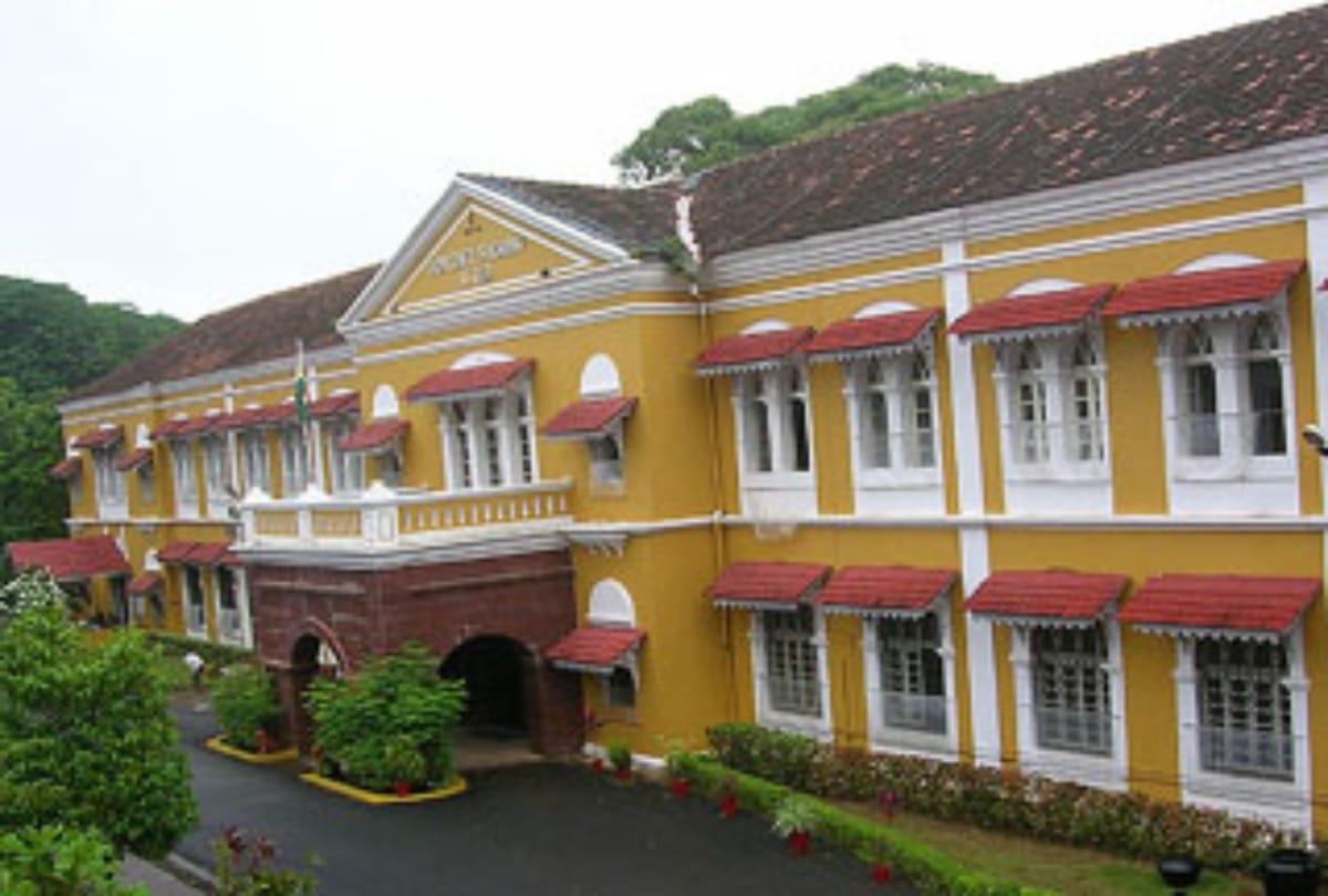 Goa High Court judge recuses himself from hearing against goa congress MLAs join bjp