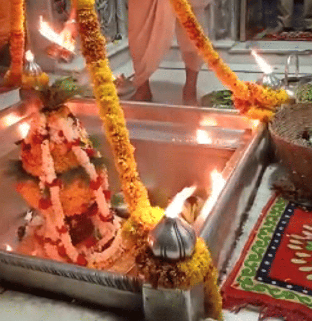 Kashi vishwanath mandir open for devotees entry without rtpcr test in varanasi