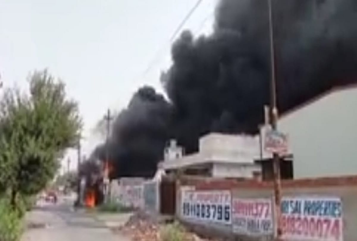 Surajpur factory catches fire police and fire extinguisher on spot