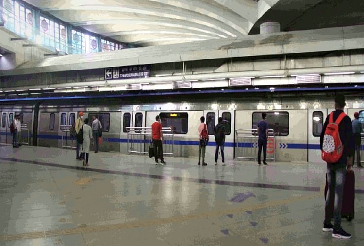 Delhi Metro Timings on Holi 2024: होली के दिन दिल्ली मेट्रो की टाइमिंग में बदलाव, DMRC ने जारी किया शेड्यूल