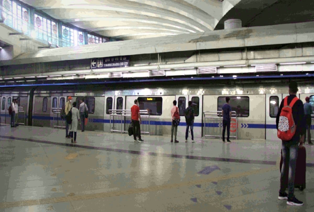 more than four lakh passengers have downloaded the DMRC travel app