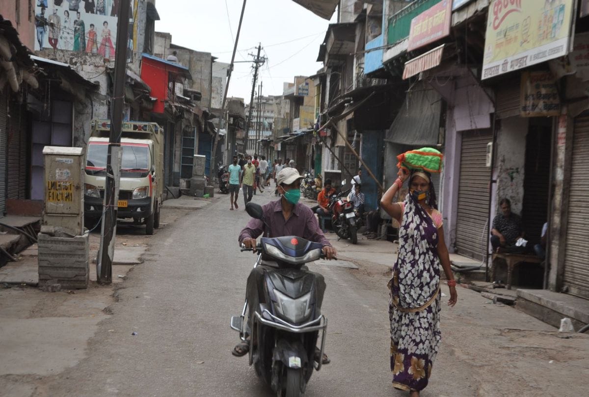 vaccine mandatory for shopkeepers and traders above 45 years of age in agra
