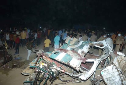 UP: Big bus accident in Kanpur, 17 dead several injured after bus collide with tempo