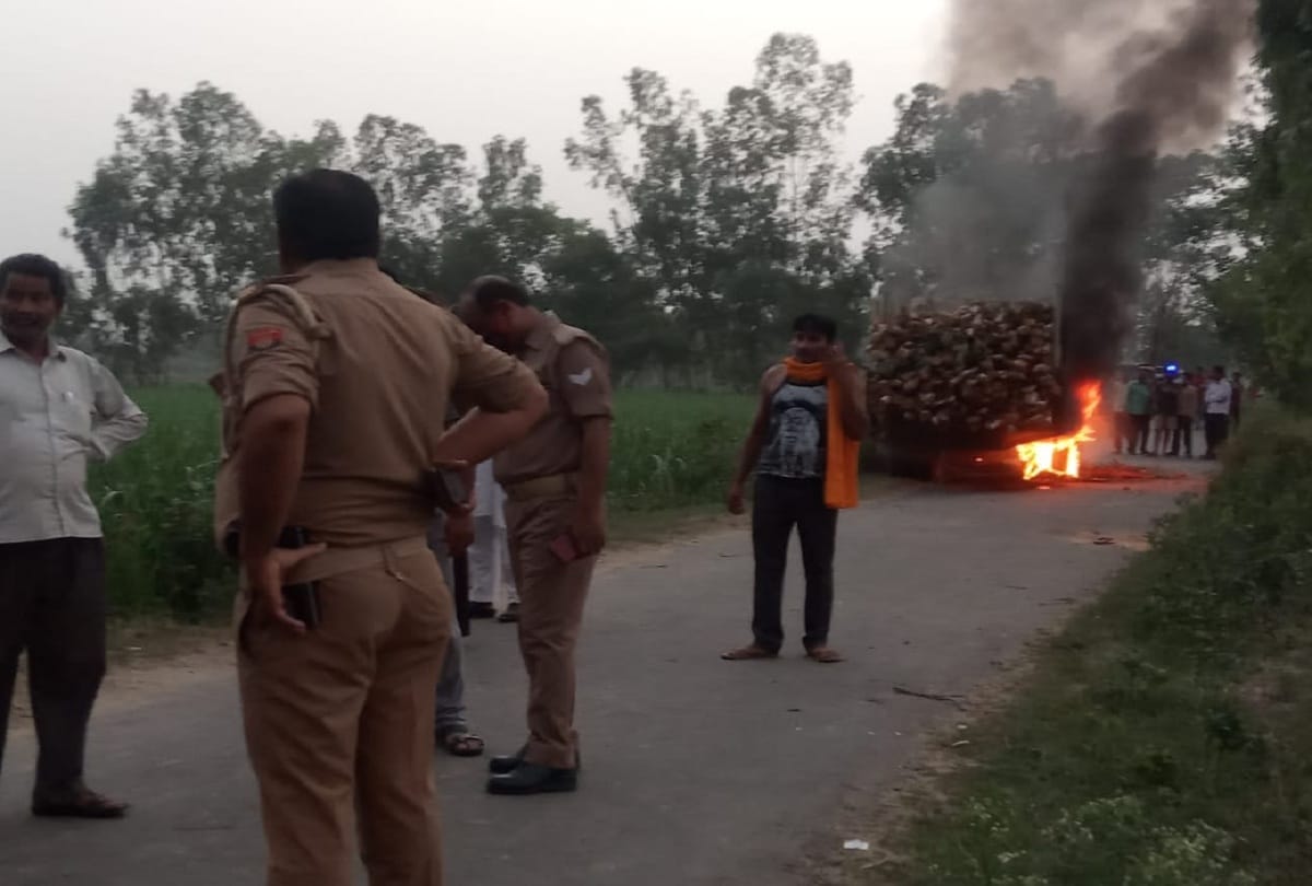 Tractor and bike collision in Shahjahanpur