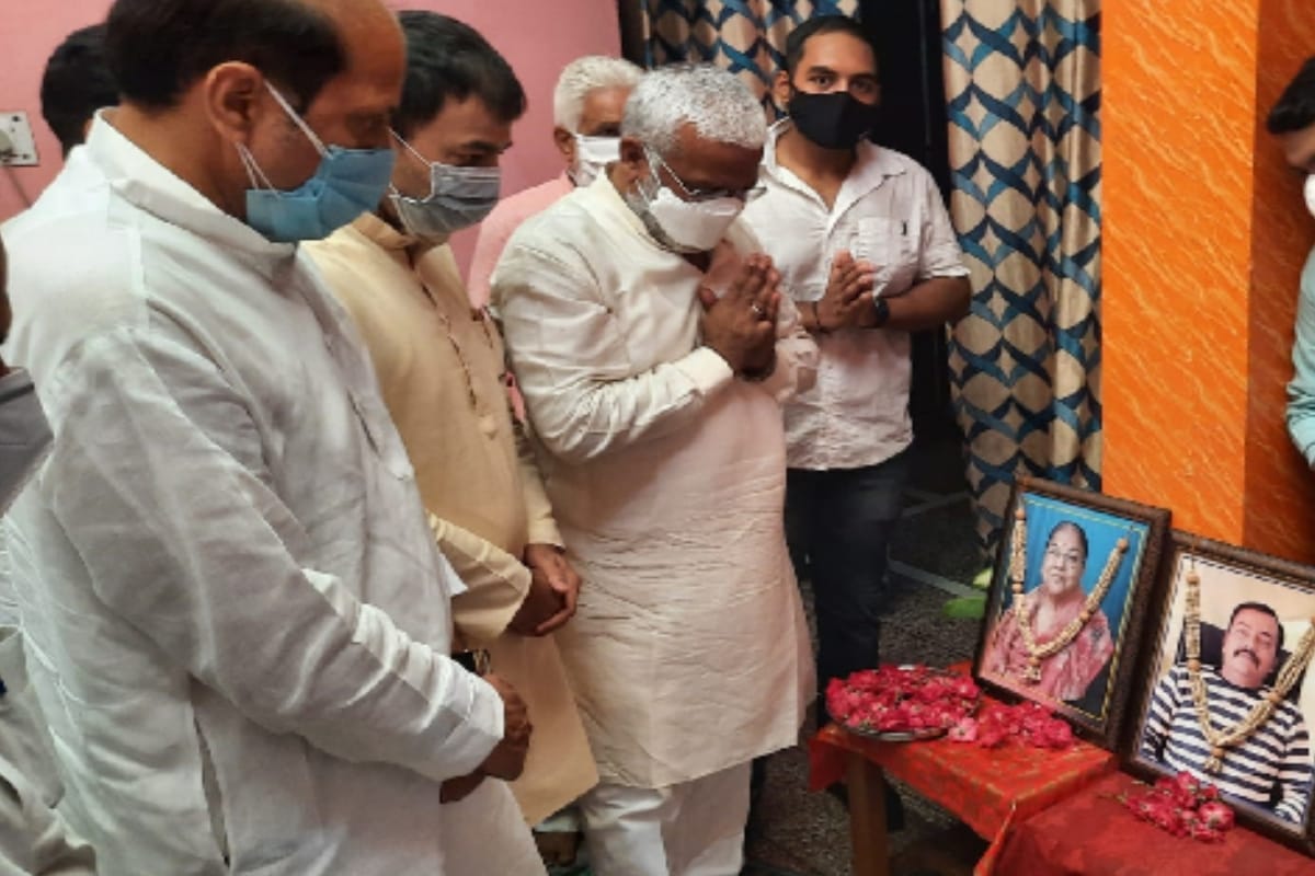 Shamli: State President Swatantra Dev Singh reached the house of BJP leaders