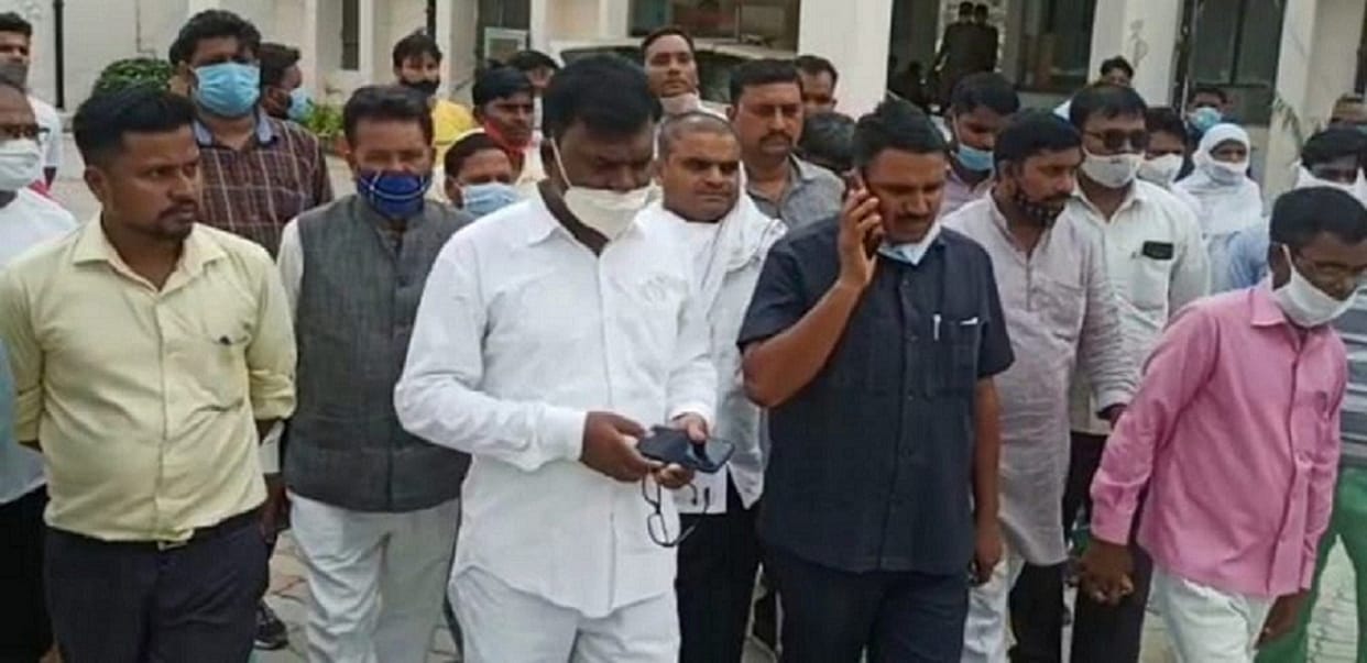 Kaushambi: Five including outgoing chairman of Manjhanpur arrested with banned meat