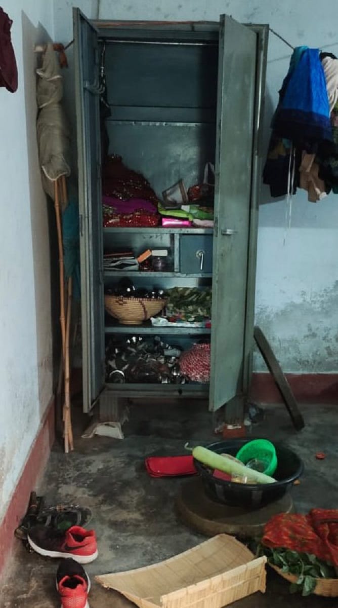 Pratapgarh: Dacoits blew jewelery worth 50 lakhs by locking six brothers including Pradhan in a room