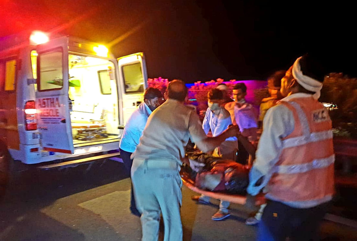 Accident on Agra-Lucknow Expressway, 15 passengers injured